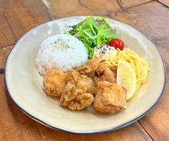 鶏唐揚プレート(スープ付き) 1,200円